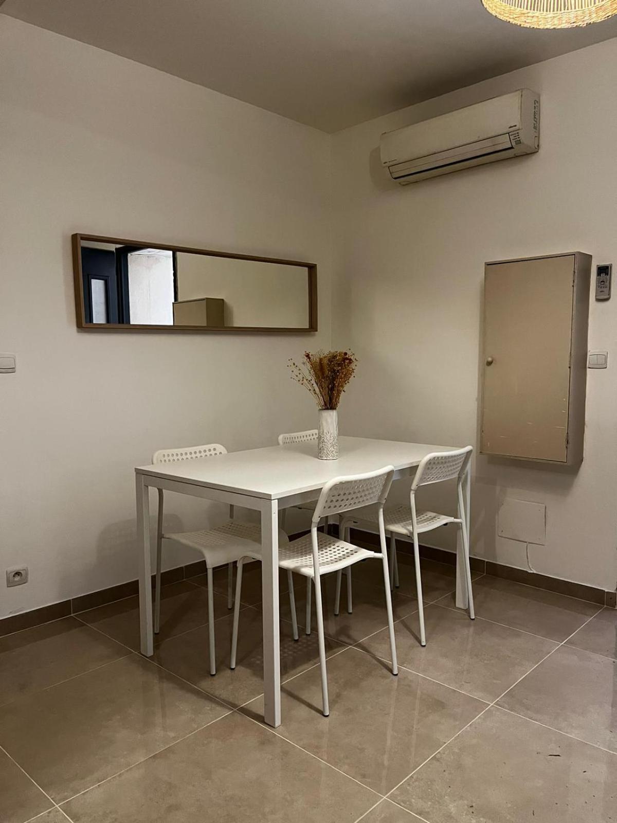Appartement Des Carmes นีมส์ ภายนอก รูปภาพ