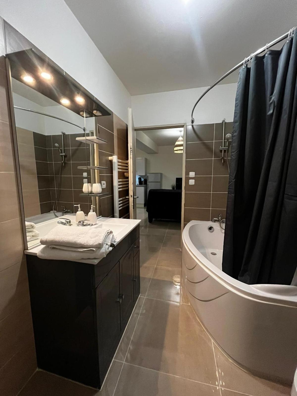 Appartement Des Carmes นีมส์ ภายนอก รูปภาพ