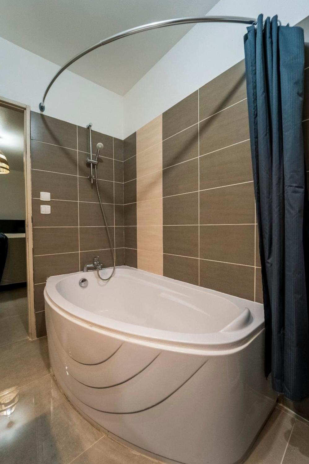 Appartement Des Carmes นีมส์ ภายนอก รูปภาพ